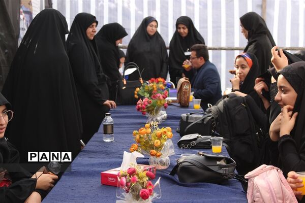 آیین استقبال چهل و یکمین دوره مسابقات قرآن، عترت و نماز دانش‌آموزان دختر در کرمانشاه