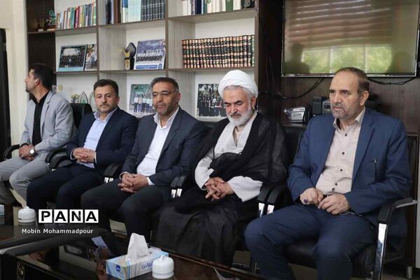 بازدید استاندار آذربایجان شرقی از اداره‌کل آموزش و پرورش استان و دیدار با  دانش آموز خبرنگاران پانا