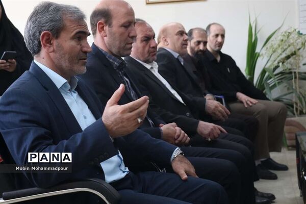 بازدید استاندار آذربایجان شرقی از اداره‌کل آموزش و پرورش استان و دیدار با  دانش آموز خبرنگاران پانا