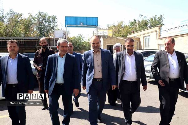 بازدید استاندار آذربایجان شرقی از اداره‌کل آموزش و پرورش استان و دیدار با  دانش آموز خبرنگاران پانا