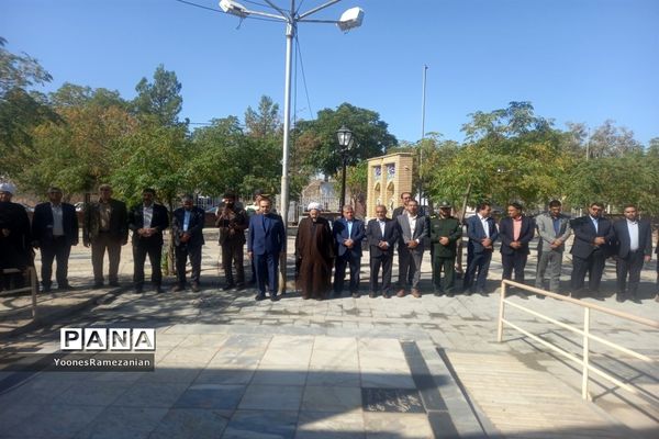 غبار روبی مزار شهدای خلیل آباد  به مناسبت هفته دولت