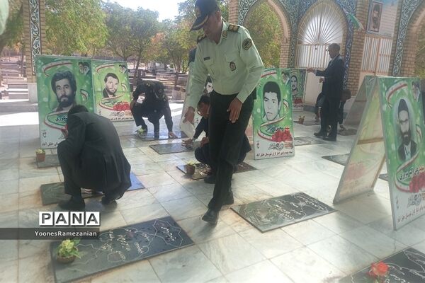 غبار روبی مزار شهدای خلیل آباد  به مناسبت هفته دولت