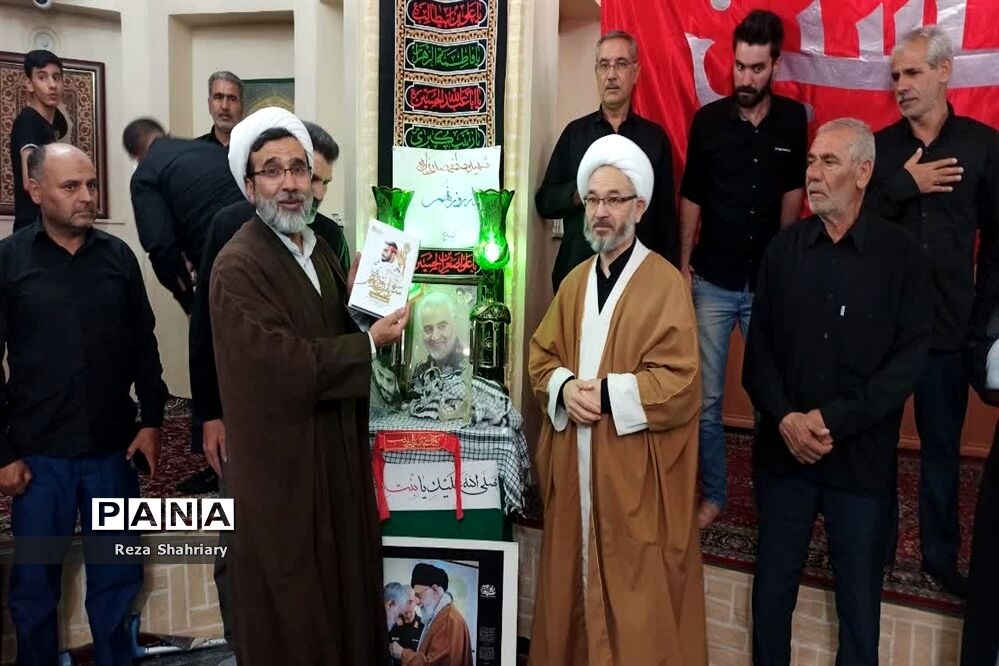 رونمایی از کتاب سرباز روز نهم در مزرعه امام با حضور رئیس عقیدتی سیاسی ارتش کشور