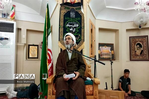 رونمایی از کتاب سرباز روز نهم در مزرعه امام با حضور رئیس عقیدتی سیاسی ارتش کشور