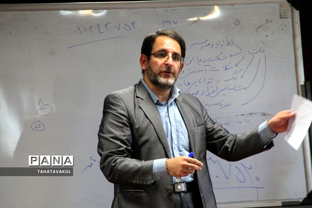 جلسه هم‌اندیشی روسای انجمن اولیا و مربیان مدارس شهرستان پردیس