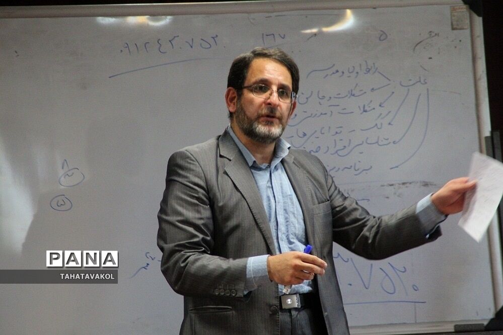 جلسه هم‌اندیشی روسای انجمن اولیا و مربیان مدارس شهرستان پردیس