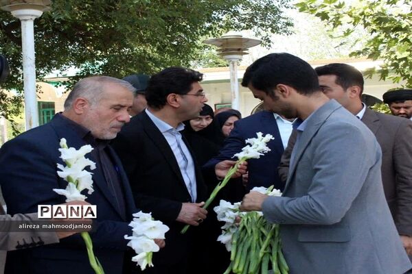 غبارروبی گلزار شهدا در گلوگاه