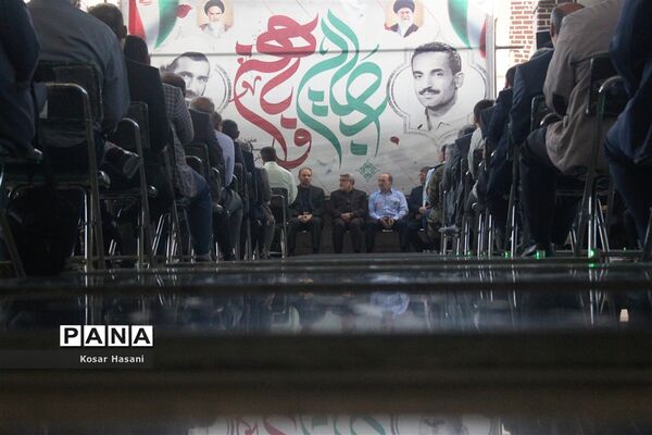 تجدید بیعت مسئولان استانی با شهیدان در اولین روز از هفته دولت