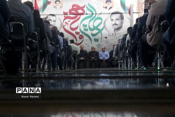 تجدید بیعت مسئولان استانی با شهیدان در اولین روز از هفته دولت