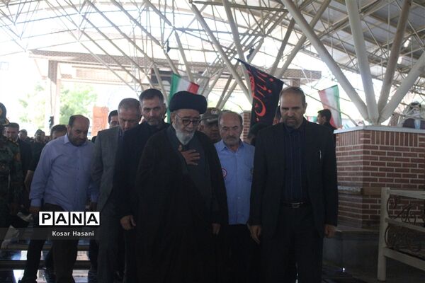 تجدید بیعت مسئولان استانی با شهیدان در اولین روز از هفته دولت