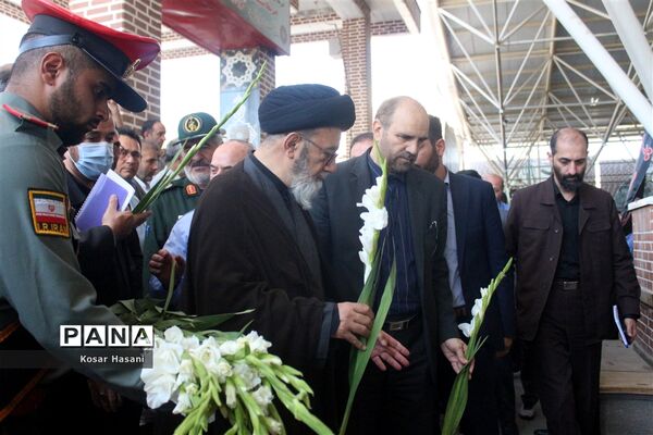تجدید بیعت مسئولان استانی با شهیدان در اولین روز از هفته دولت