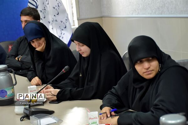 نشست مدیر آموزش و پرورش ناحیه یک مشهد  با دانش آموختگان کالج فارسی زبانان کشور بوسنی و هرزگوین