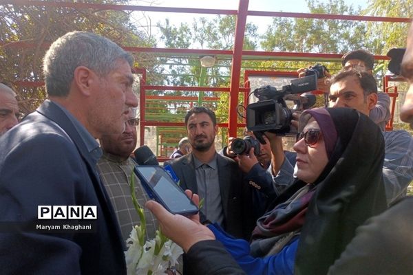 گلباران قبور شهدا به‌مناسبت آغاز هفته دولت