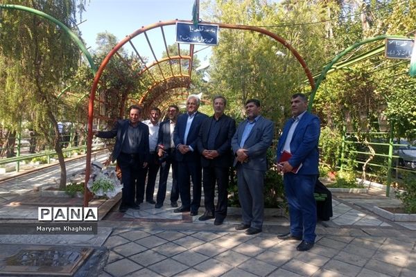 گلباران قبور شهدا به‌مناسبت آغاز هفته دولت