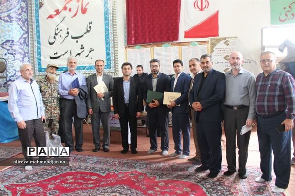 تقدیر از مدیران و کارمندان نمونه در نمازجمعه گلوگاه