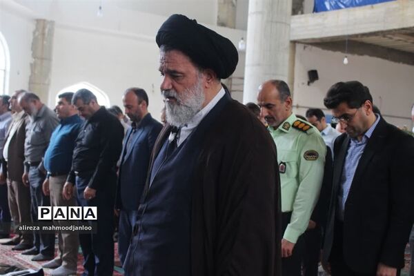 تقدیر از مدیران و کارمندان نمونه در نمازجمعه گلوگاه