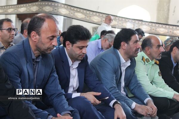 تقدیر از مدیران و کارمندان نمونه در نمازجمعه گلوگاه