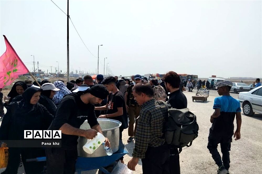 خدمت‌رسانی به زائران اربعین در موکب فرهنگیان خوزستان