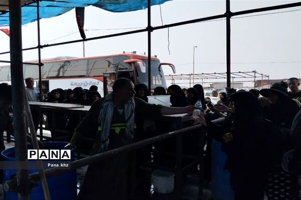 خدمت‌رسانی به زائران اربعین در موکب فرهنگیان خوزستان