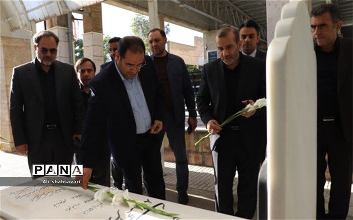 وزیر آموزش و پرورش، به مقام شامخ شهدا ادای احترام نمود