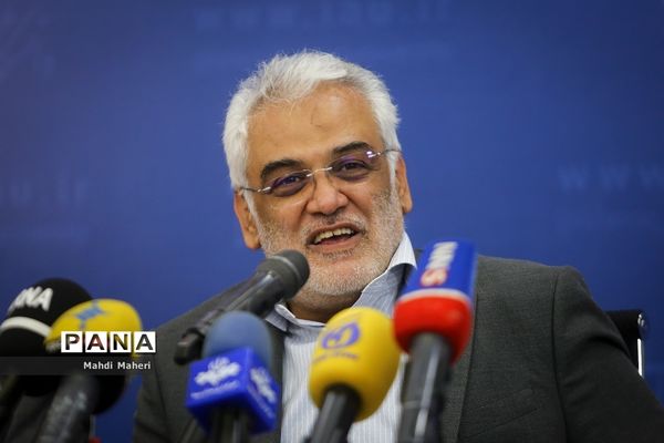 نشست خبری رئیس دانشگاه آزاد اسلامی