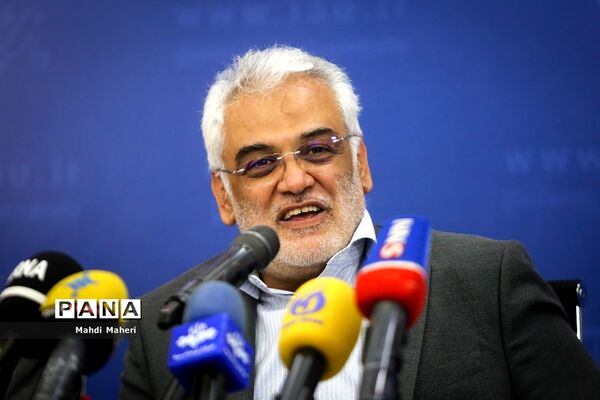 نشست خبری رئیس دانشگاه آزاد اسلامی
