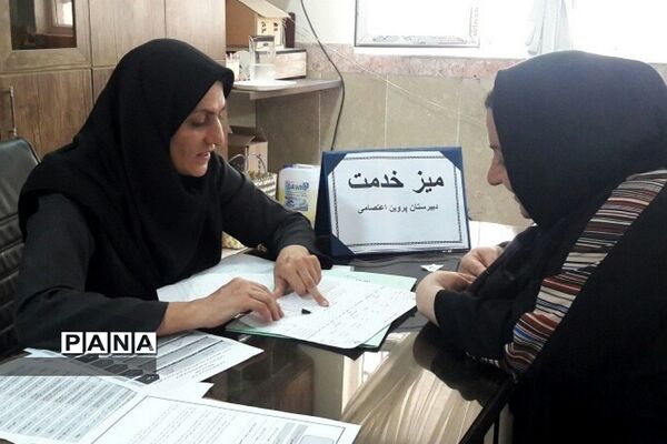 استقرار میزخدمت هدایت تحصیلی در جهت ارائه خدمات مشاوره به دانش‌آموزان پایه نهم