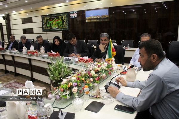 جلسه ستاد ثبت نام استانی و شورای معاونان اداره‌کل آموزش و پرورش استان بوشهر