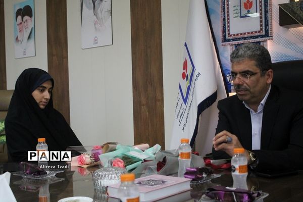 تجلیل از دانش‌آموز برتر چهل و یکمین دوره مسابقات کشوری قرآن، عترت و نماز استان بوشهر