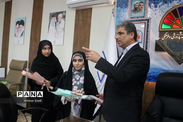 تجلیل از دانش‌آموز برتر چهل و یکمین دوره مسابقات کشوری قرآن، عترت و نماز استان بوشهر