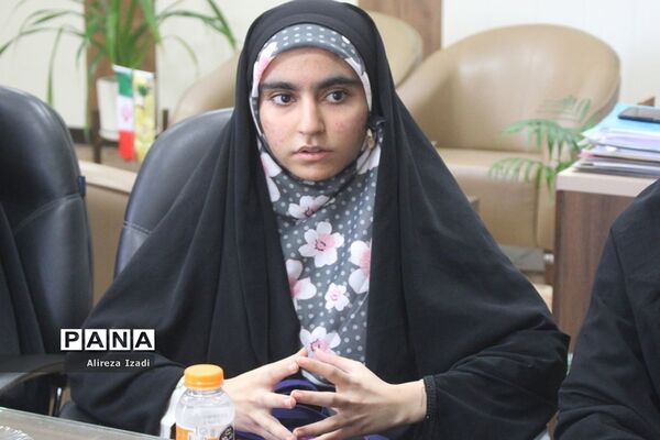 تجلیل از دانش‌آموز برتر چهل و یکمین دوره مسابقات کشوری قرآن، عترت و نماز استان بوشهر