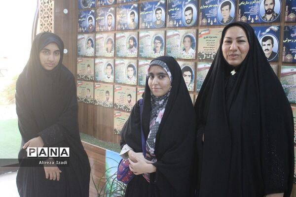 تجلیل از دانش‌آموز برتر چهل و یکمین دوره مسابقات کشوری قرآن، عترت و نماز استان بوشهر