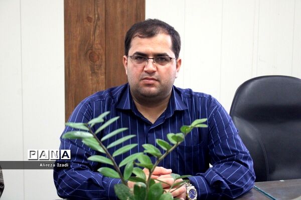 تجلیل از دانش‌آموز برتر چهل و یکمین دوره مسابقات کشوری قرآن، عترت و نماز استان بوشهر