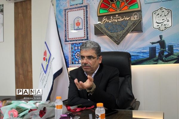 تجلیل از دانش‌آموز برتر چهل و یکمین دوره مسابقات کشوری قرآن، عترت و نماز استان بوشهر