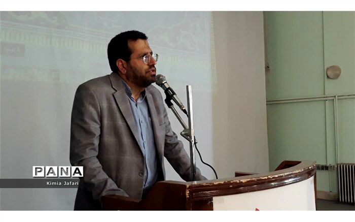نشان دادن آینده روشن و سمت و سوی حرکت انقلاب تکلیف مهم همه ماست 