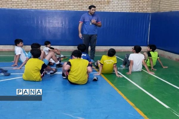 برگزاری بازی دوستانه بین تیم‌های فوتبال دانش‌آموزی ایران و افغانستان در شهرستان پیشوا