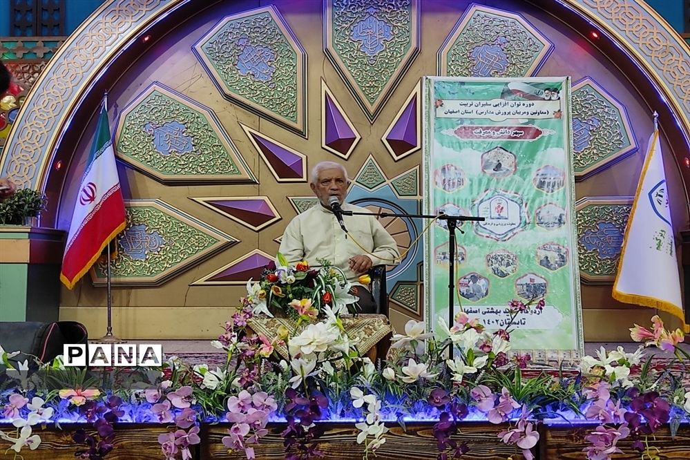 برگزاری مرحله پنجم از دوره سفیران تربیت در اردوگاه استانی شهید بهشتی استان اصفهان