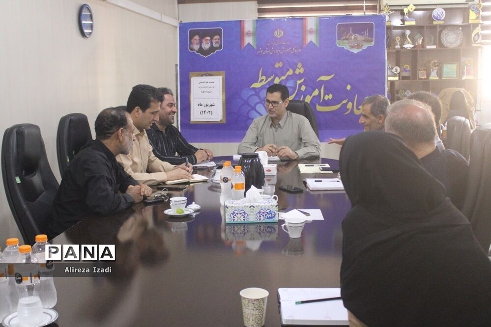 نشست هم‌اندیشی طرح ملی بازگشایی مدارس استان بوشهر