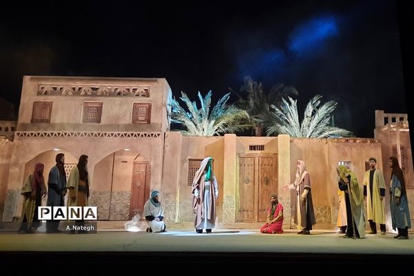 نمایش میدانی تنهاتر از مسیح