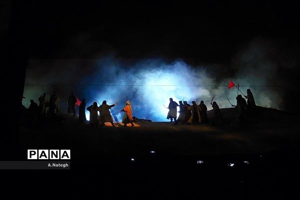 نمایش میدانی تنهاتر از مسیح