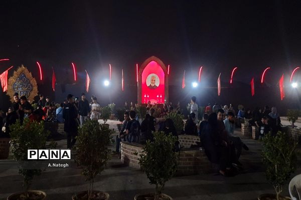 نمایش میدانی تنهاتر از مسیح