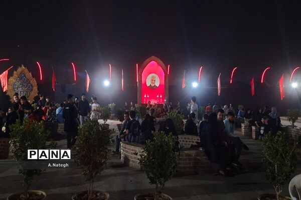 نمایش میدانی تنهاتر از مسیح