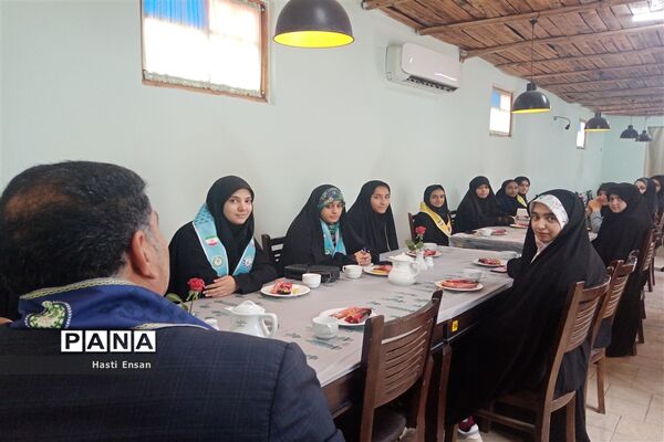 جلسه هم‌اندیشی هیات رئیسه مجلس و شورا دانش‌آموزی ناحیه هفت مشهد
