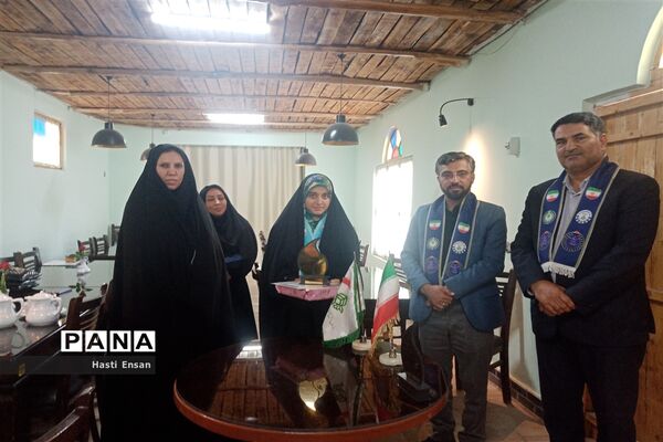 جلسه هم‌اندیشی هیات رئیسه مجلس و شورا دانش‌آموزی ناحیه هفت مشهد