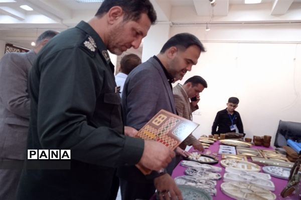 نمایشگاه صنایع‌دستی و دستاوردهای صنعتی و کشاورزی در سالن الغدیر ارشاد