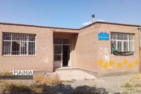 رنگ آمیزی دبستان نهضت روستای تاج‌آباد شهرستان داورزن
