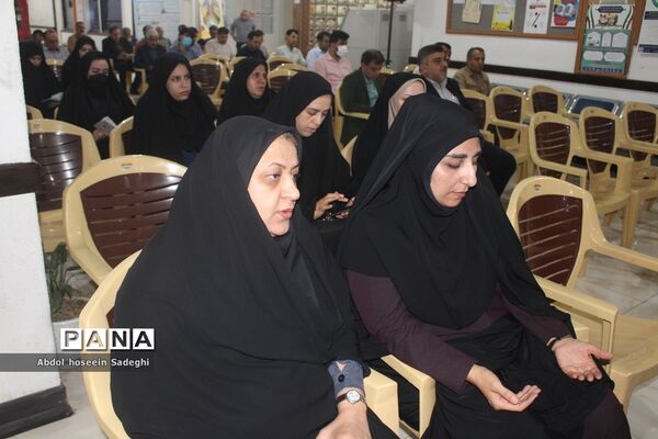نشست صمیمی مدیر کل آموزش و پرورش استان بوشهر با همکاران اداری