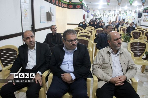 نشست صمیمی مدیر کل آموزش و پرورش استان بوشهر با همکاران اداری