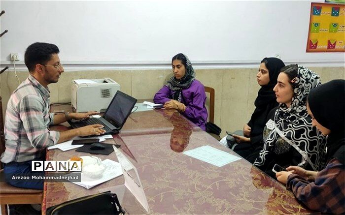 فعالیت پایگاه انتخاب رشته آزمون سراسری در شهرستان قرچک/فیلم