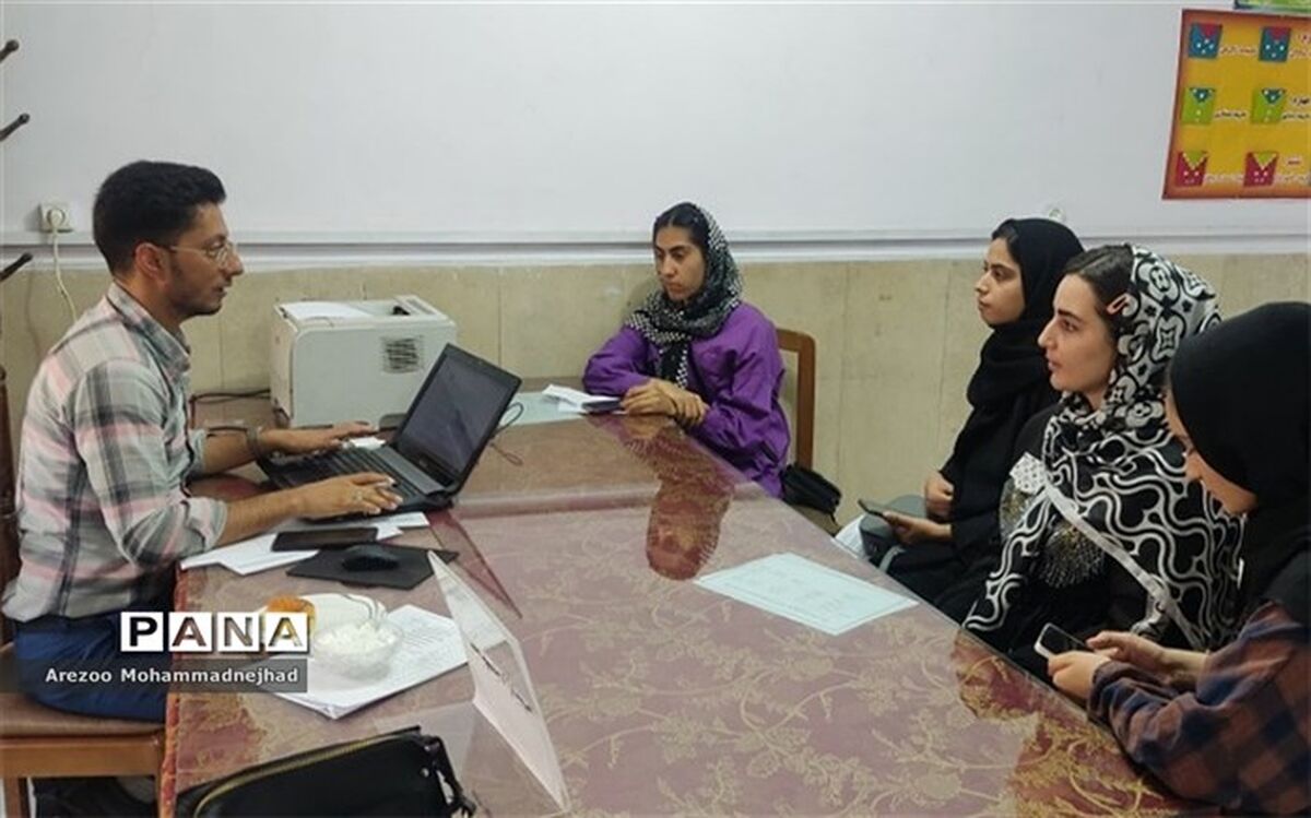 فعالیت پایگاه انتخاب رشته آزمون سراسری در شهرستان قرچک/فیلم